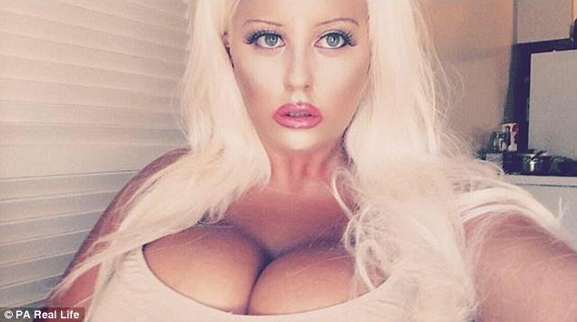 Фотография: Американка тратит 20 тысяч долларов в год, чтобы быть похожей на куклу Барби №7 - BigPicture.ru