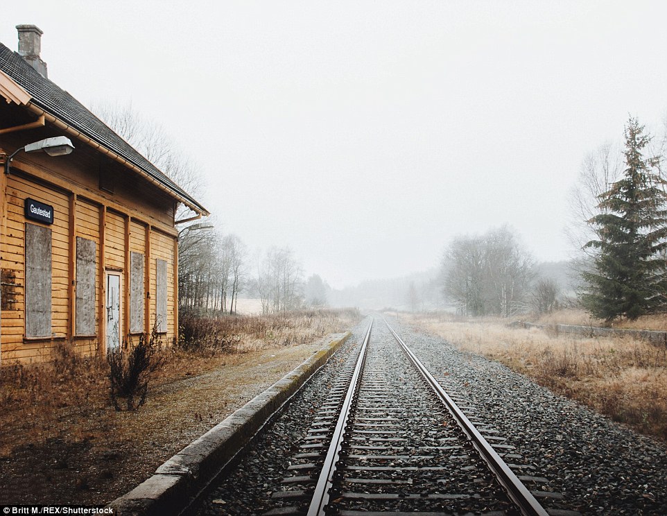 Фотография: Заброшенные дома Скандинавии, дополняющие красоту северной природы №7 - BigPicture.ru