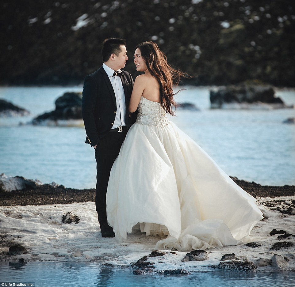 Фотография: Пожалуй, самая красивая фотосессия помолвки, отснятая на ледниках Исландии №8 - BigPicture.ru