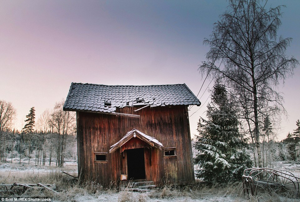 Фотография: Заброшенные дома Скандинавии, дополняющие красоту северной природы №8 - BigPicture.ru