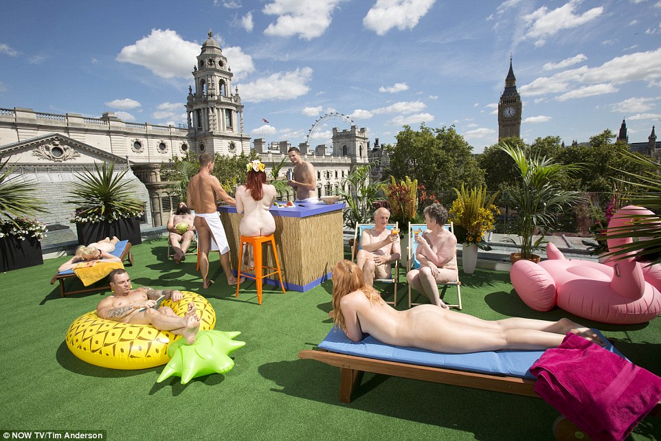 Фотография: В Лондоне открывается терраса для нудистов, где посетителей ждут удивительные виды №10 - BigPicture.ru
