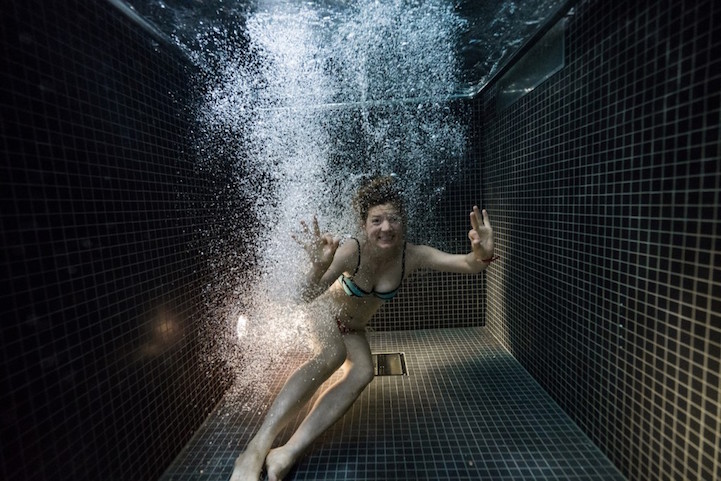 Фотография: Подводные портреты людей, нырнувших в бассейн с ледяной водой №9 - BigPicture.ru