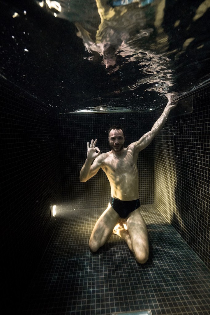 Фотография: Подводные портреты людей, нырнувших в бассейн с ледяной водой №7 - BigPicture.ru