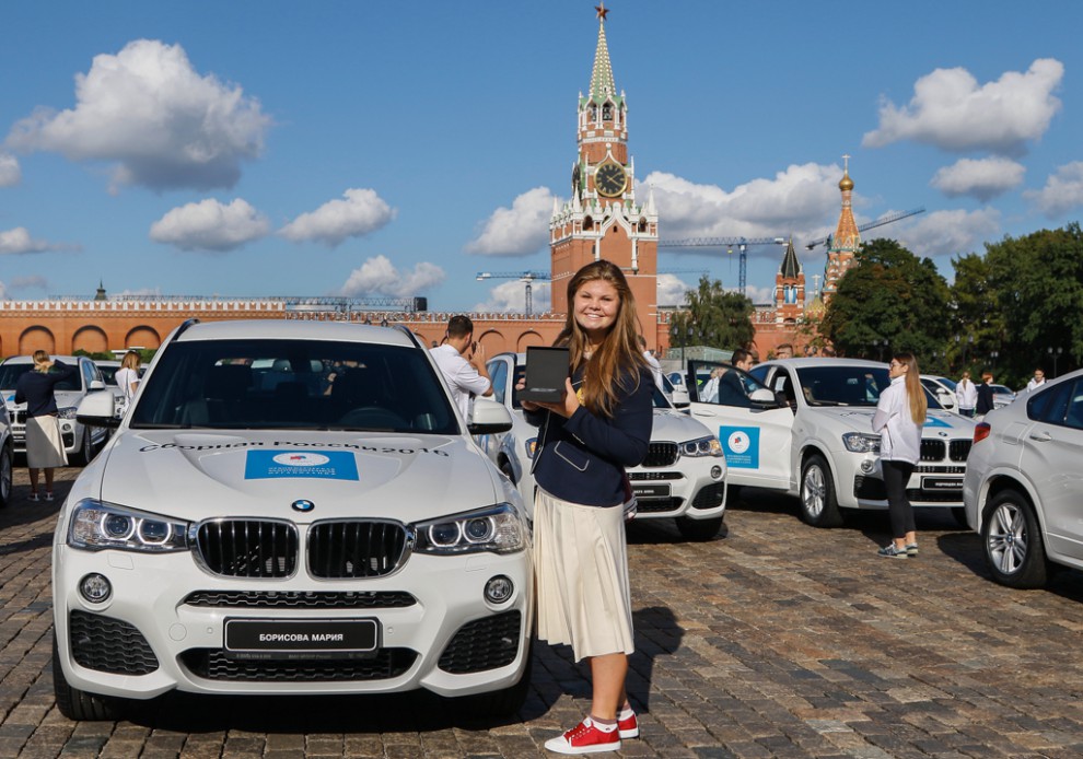 Фотография: Репортаж БигПикчи: Призерам Олимпиады в Рио вручили ключи от BMW на Красной площади №30 - BigPicture.ru