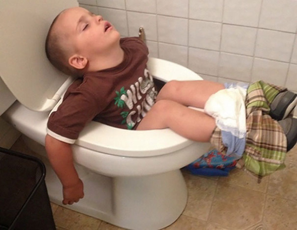 Фотография: 30 доказательств того, что дети могут спать где угодно, как угодно и когда угодно №1 - BigPicture.ru