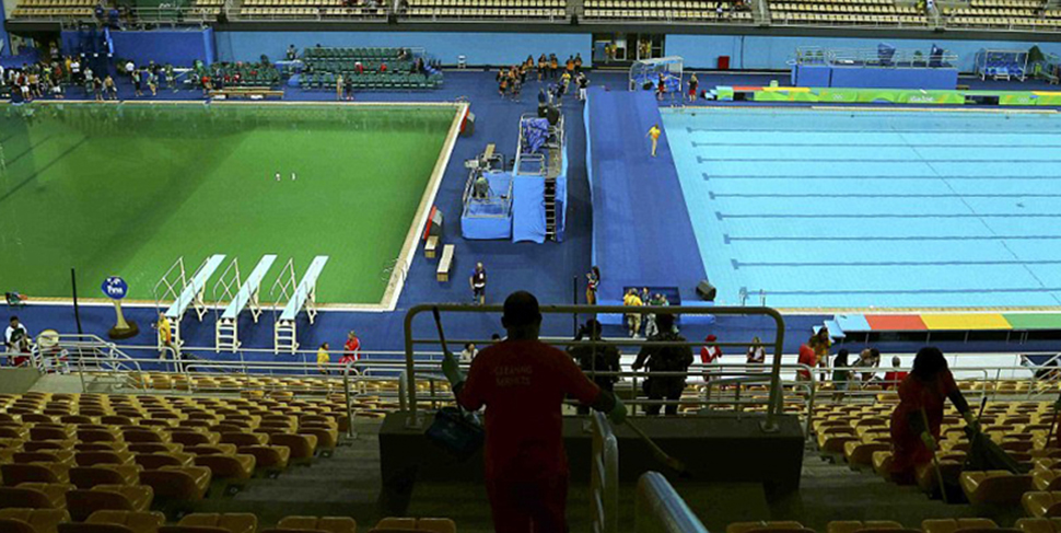Фотография: Бассейн на Олимпиаде в Рио вдруг позеленел, и никто не признается №1 - BigPicture.ru
