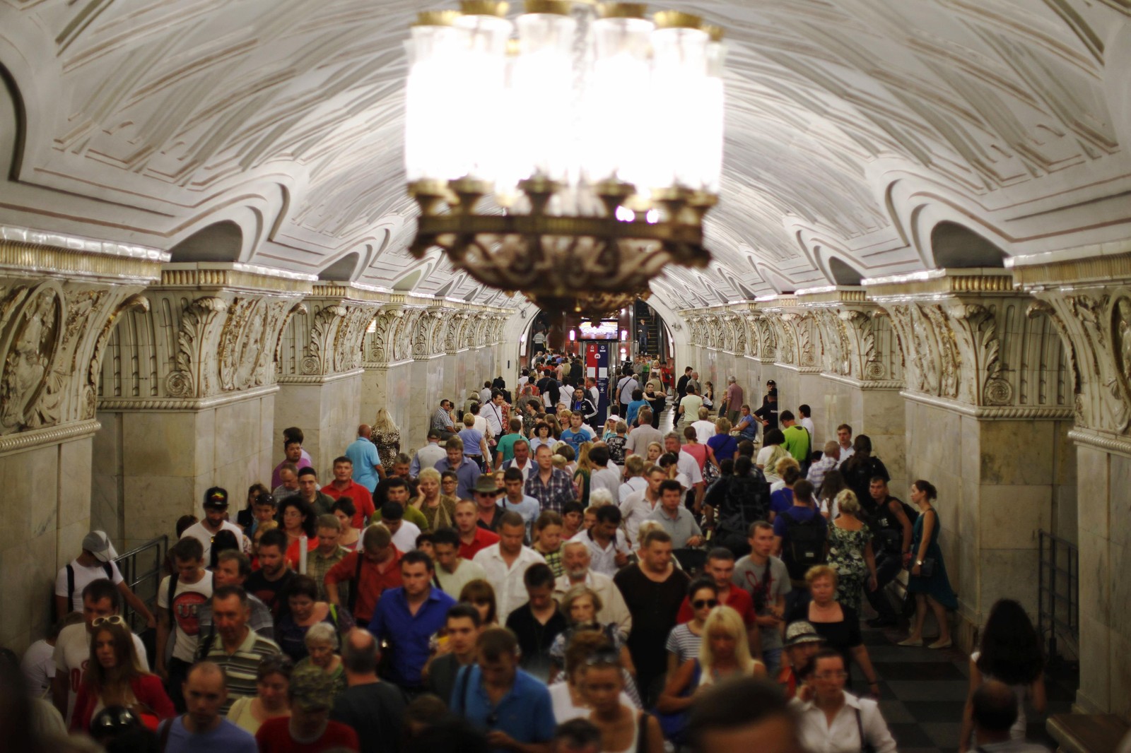 Фото люди в метро москвы фото