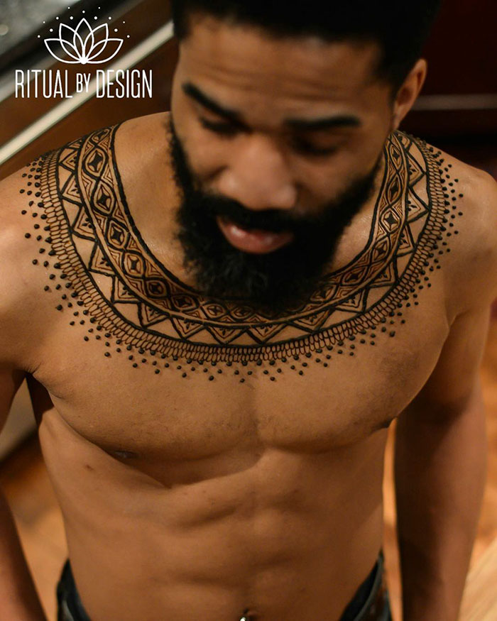 Фотография: Мужчины тоже делают татуировки хной, и это очень сексуально №11 - BigPicture.ru