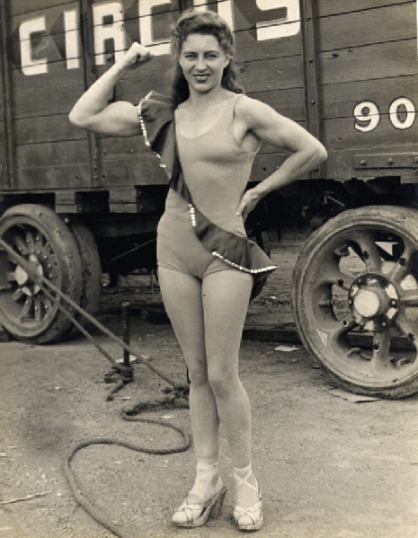 Фотография: Как выглядели первые женщины-бодибилдеры начала XX века №17 - BigPicture.ru