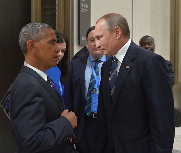 Фотография: Уничтожающий взгляд Обамы на Путина оказался в центре битвы фотожаб №19 - BigPicture.ru