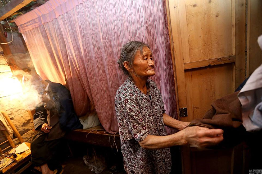 Фотография: С милым рай и в шалаше: Китайская семья уже 54 года живет в пещере №3 - BigPicture.ru