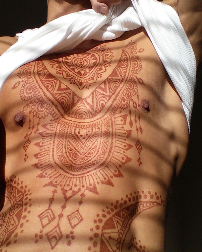 Фотография: Мужчины тоже делают татуировки хной, и это очень сексуально №4 - BigPicture.ru