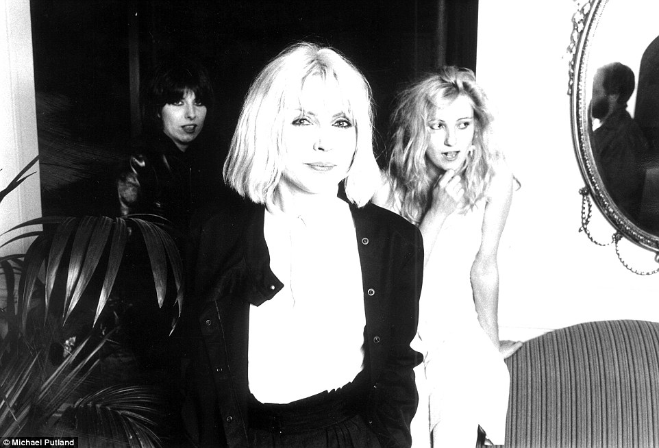 Три рок-богини: Крисси Хайнд из The Pre­tenders, Дебора Харри из Blondie и Вивьен Альбертин из The Slits. 1980 год.