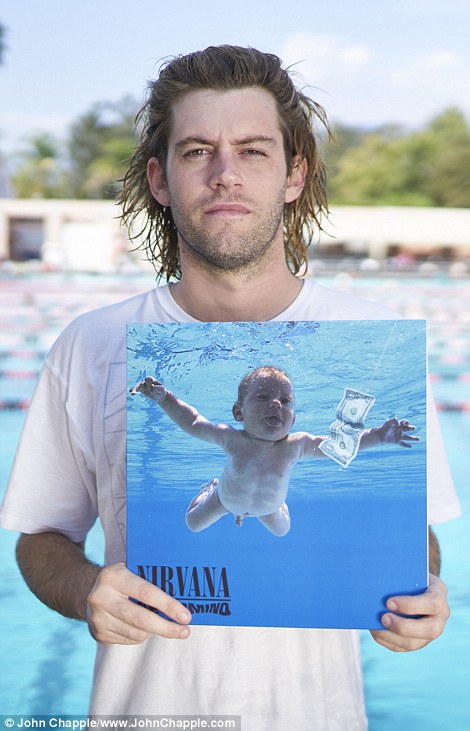 Фотография: Герой обложки Nevermind группы Nirvana воссоздал ее к 25-летию альбома №4 - BigPicture.ru