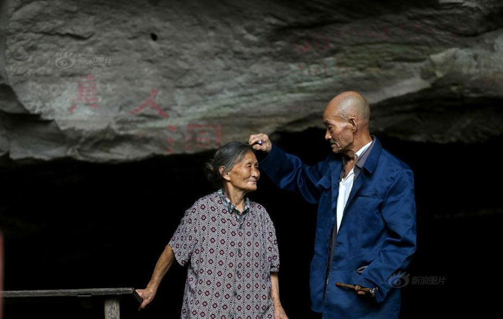 Фотография: С милым рай и в шалаше: Китайская семья уже 54 года живет в пещере №6 - BigPicture.ru