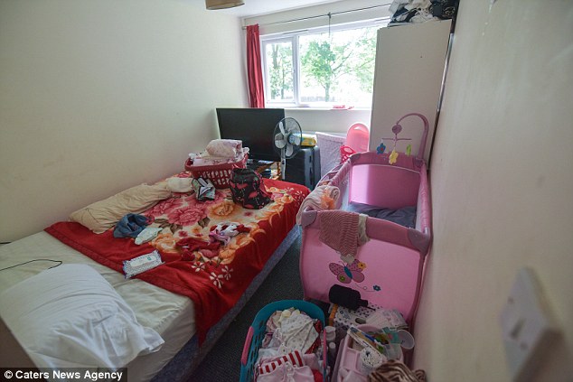 Фотография: Безработная семья мигрантов с 8 детьми отказалась от дома, так как там не было столовой №5 - BigPicture.ru