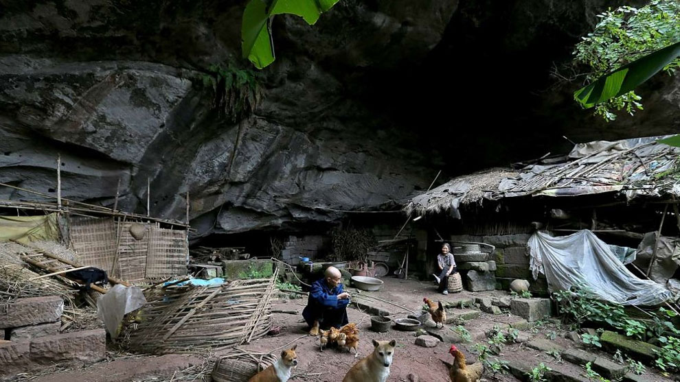 Фотография: С милым рай и в шалаше: Китайская семья уже 54 года живет в пещере №4 - BigPicture.ru
