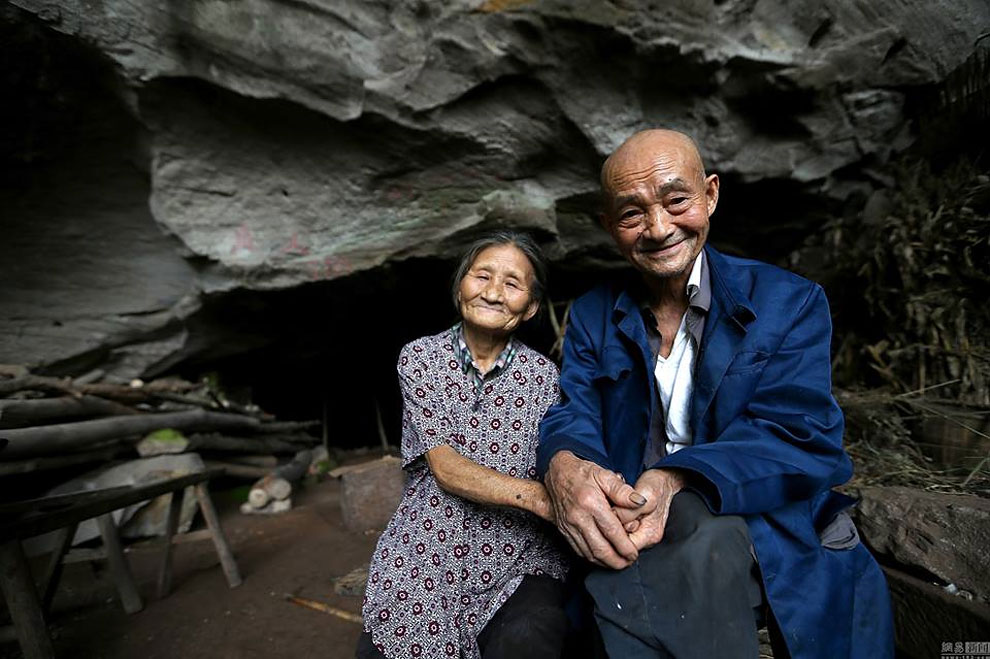 Фотография: С милым рай и в шалаше: Китайская семья уже 54 года живет в пещере №7 - BigPicture.ru