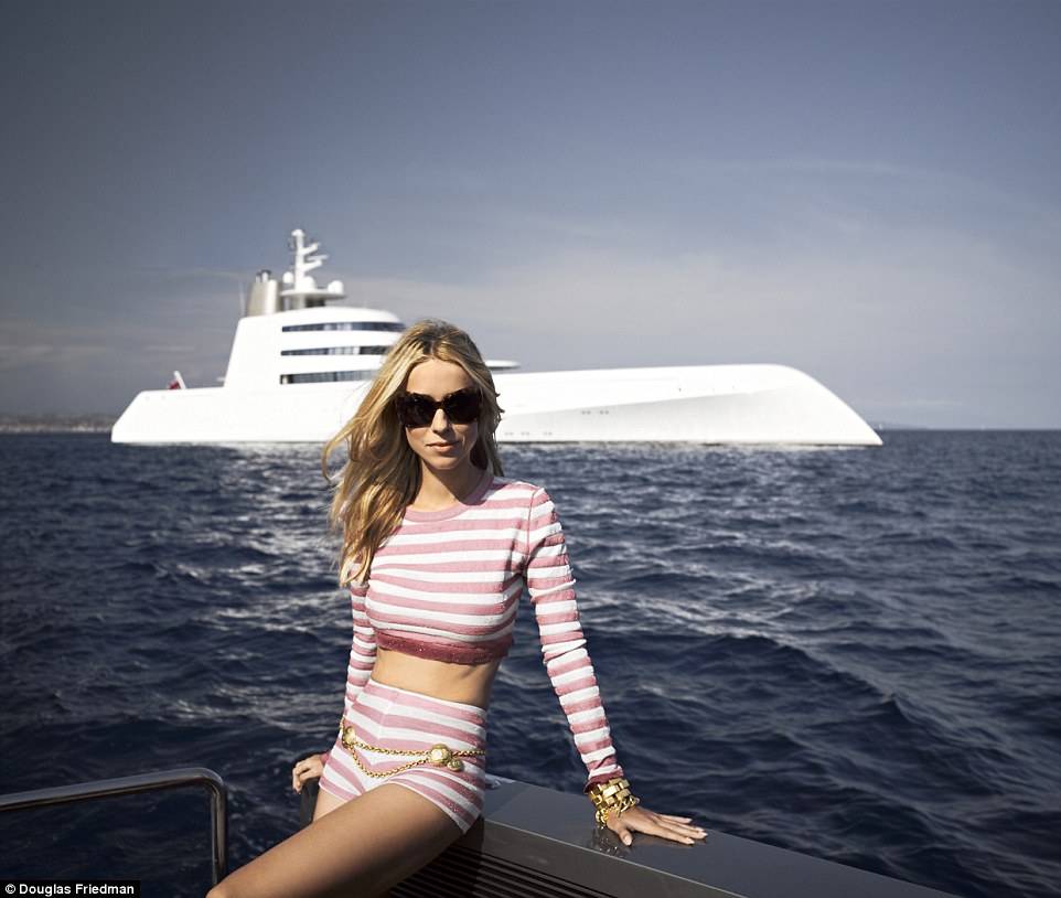 Фотография: Впервые опубликованные снимки роскошных интерьеров яхты миллиардера Мельниченко за 300 миллионов долларов №6 - BigPicture.ru
