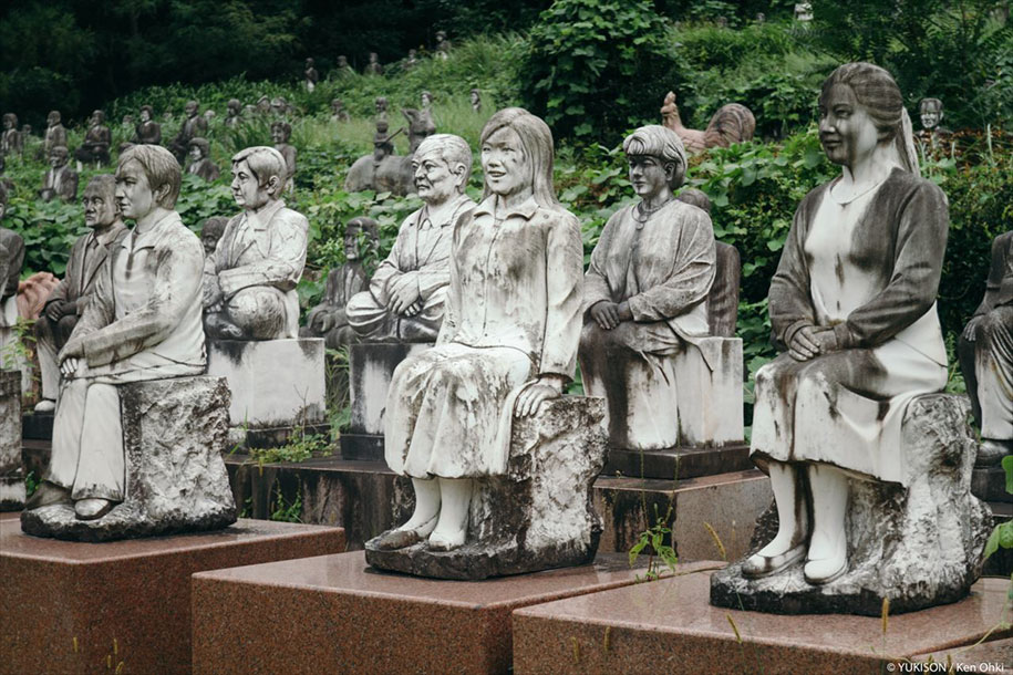 Фотография: Жутковатая японская деревня, где живут одни статуи №9 - BigPicture.ru