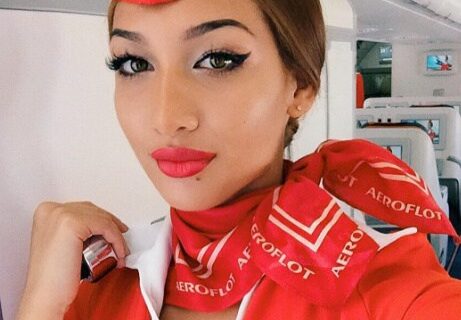 27 самых сексуальных селфи стюардесс со всего мира