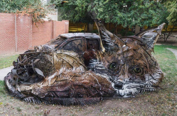 Фотография: Художник превращает груды мусора в скульптуры животных №1 - BigPicture.ru