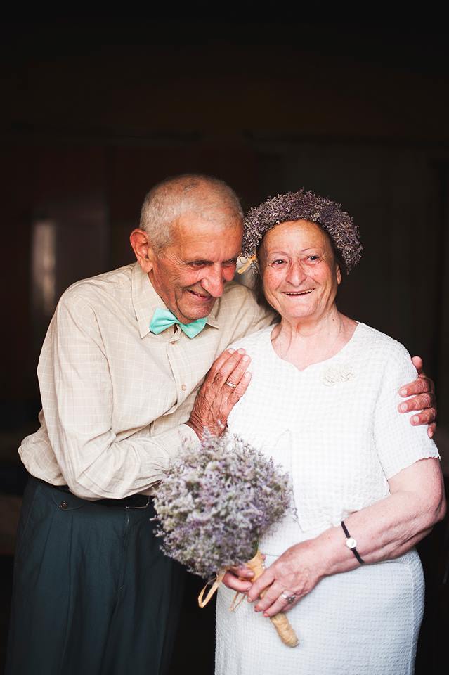 Фотография: Молодожены в возрасте: грузинская пара сыграла свадьбу после 55 лет вместе №4 - BigPicture.ru