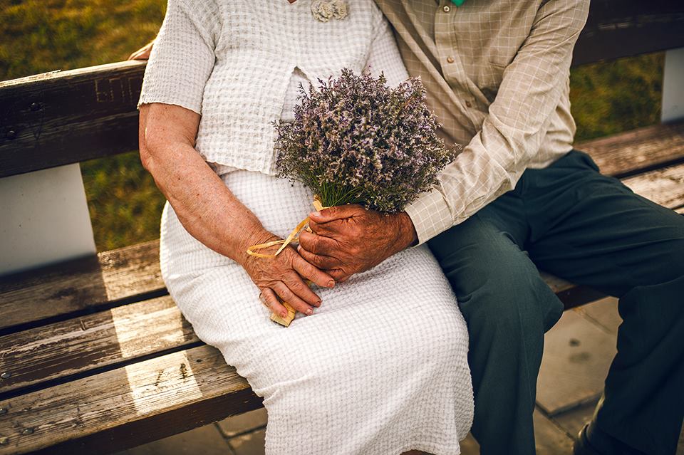 Фотография: Молодожены в возрасте: грузинская пара сыграла свадьбу после 55 лет вместе №2 - BigPicture.ru