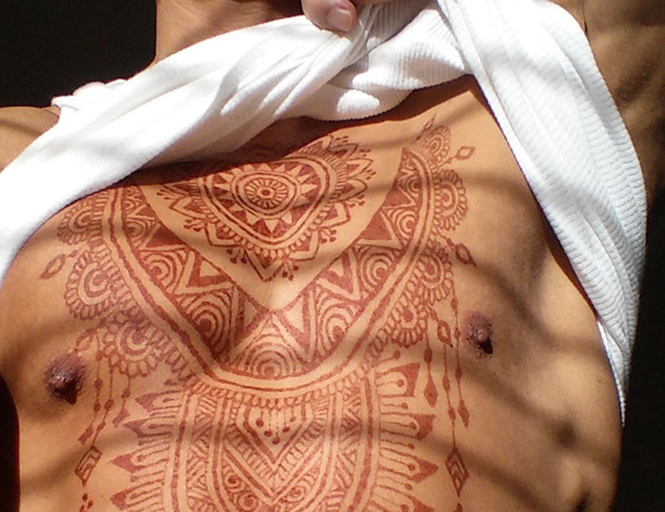 Фотография: Мужчины тоже делают татуировки хной, и это очень сексуально №1 - BigPicture.ru