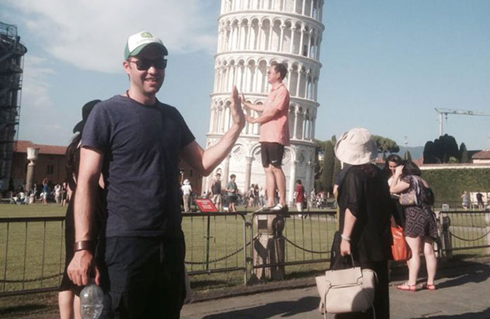 Фотография: Как правильно троллить туристов у Пизанской башни №1 - BigPicture.ru