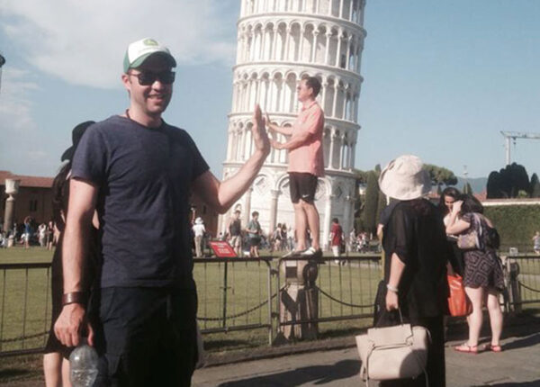 Как правильно троллить туристов у Пизанской башни