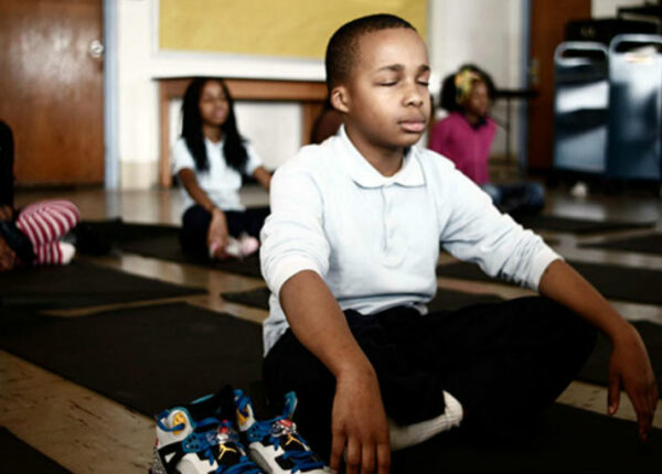 В этой школе наказания заменили медитацией, и результаты впечатляют!