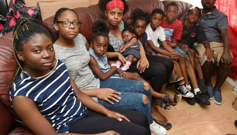 Фотография: Безработная семья мигрантов с 8 детьми отказалась от дома, так как там не было столовой №1 - BigPicture.ru