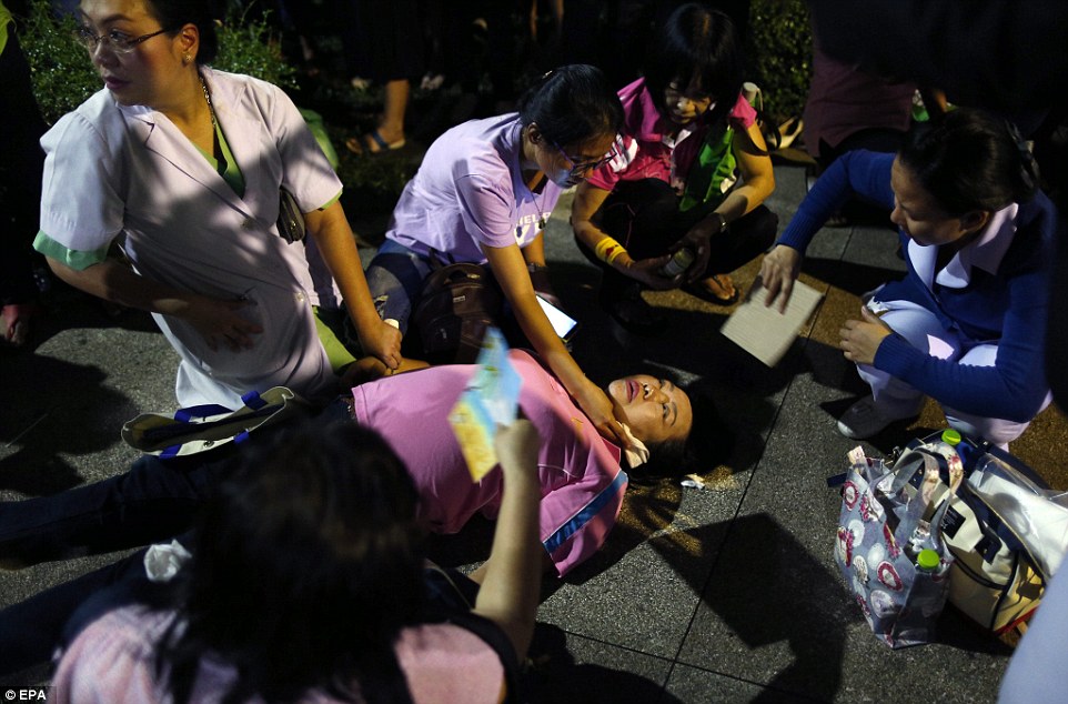 Фотография: Черный день: жители Таиланда оплакивают смерть своего короля №11 - BigPicture.ru