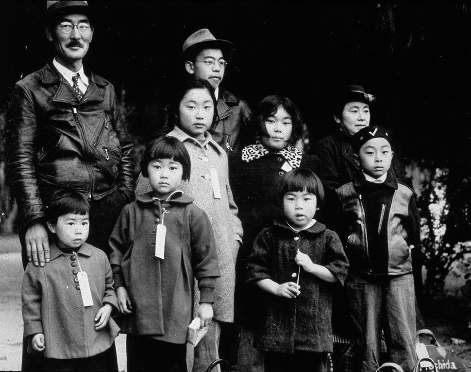 Фотография: Как этнических японцев загоняли в концлагеря в США после Перл-Харбора №13 - BigPicture.ru