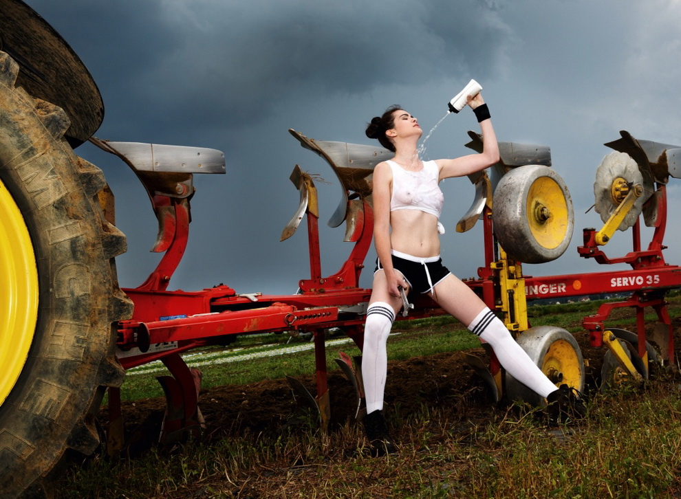 Фотография: Жены австрийских фермеров снялись для эротического календаря №12 - BigPicture.ru