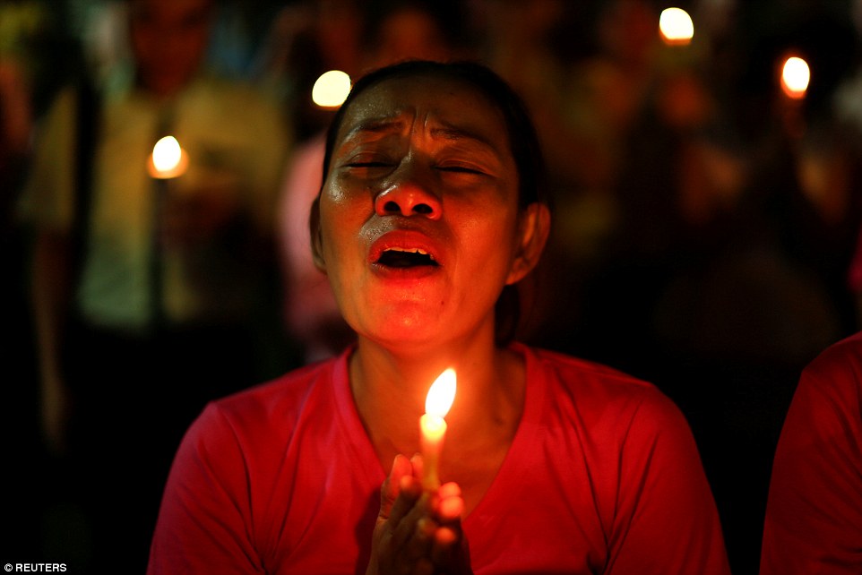 Фотография: Черный день: жители Таиланда оплакивают смерть своего короля №14 - BigPicture.ru