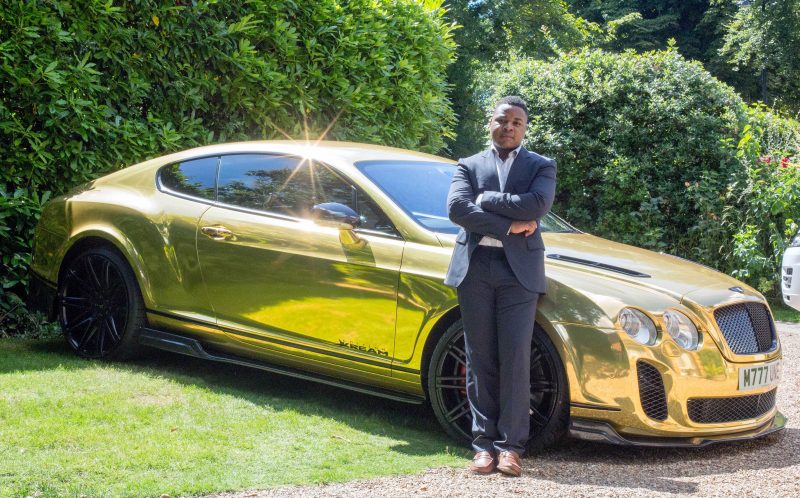 Фотография: 19-летний парень продавал бигмаки, а теперь ездит на золотом Bentley №2 - BigPicture.ru