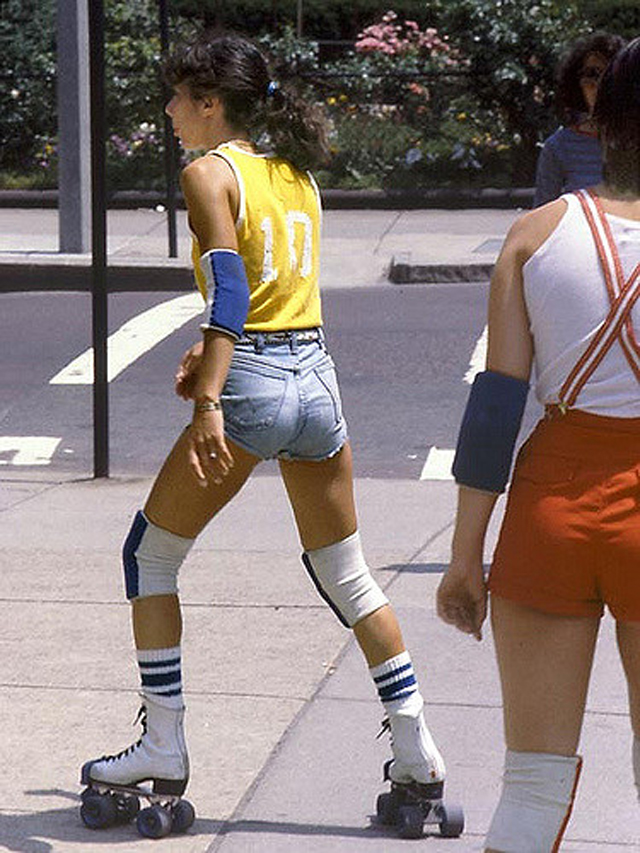 Фотография: Голубые джинсовые шорты — любимый тренд американских девушек 70-х годов №15 - BigPicture.ru