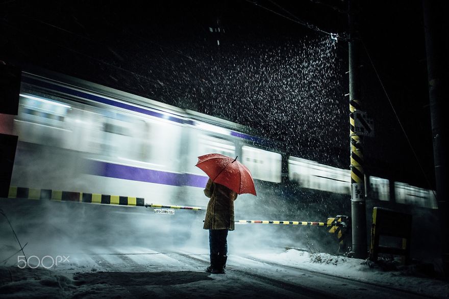 Фотография: 20 кадров уличной фотографии, которые открывают неизвестную сторону Японии №16 - BigPicture.ru
