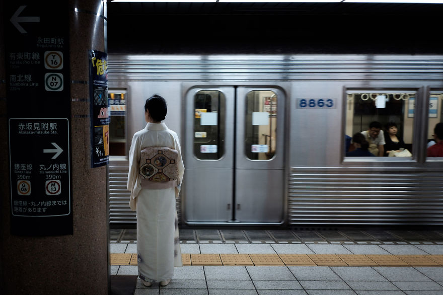 Фотография: 20 кадров уличной фотографии, которые открывают неизвестную сторону Японии №17 - BigPicture.ru