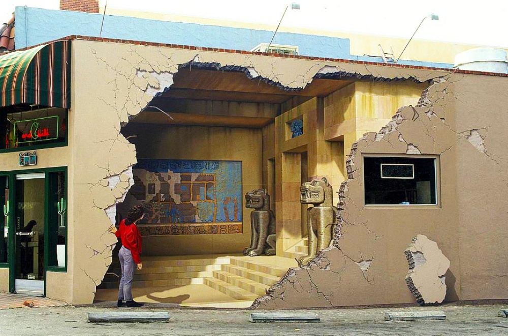 Фотография: 18 крутых стрит-арт-работ, которые открывают портал в другой мир №17 - BigPicture.ru