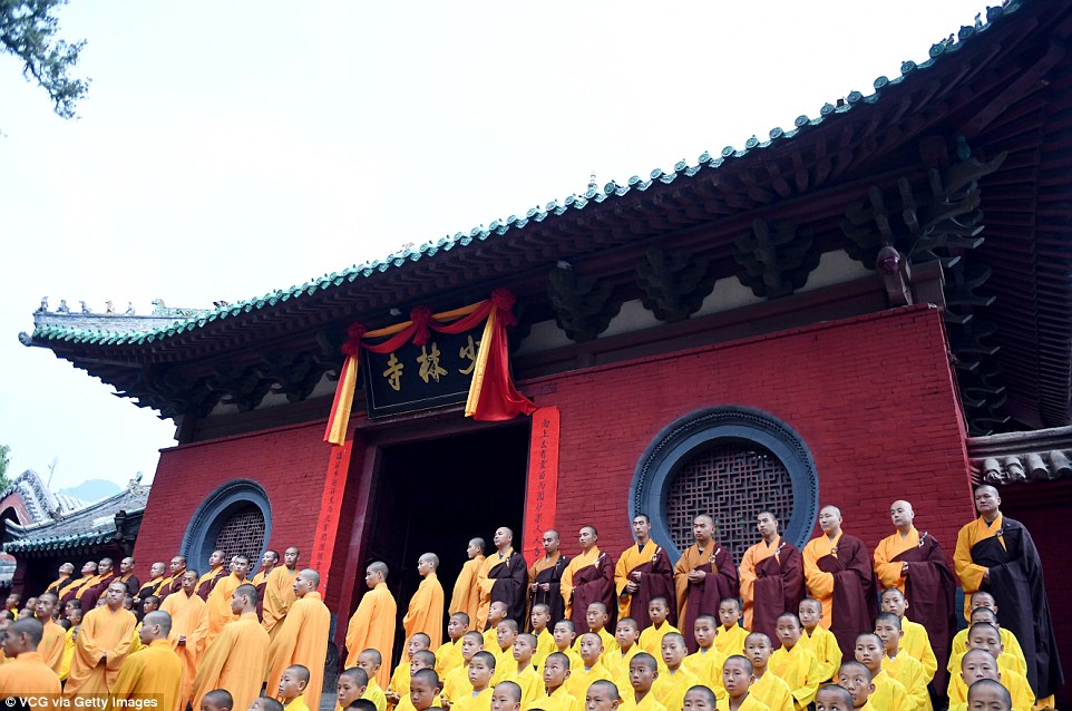 Фотография: Кунг-фу хором: 30 тысяч учеников со всего мира показали класс в Шаолиньском монастыре №18 - BigPicture.ru