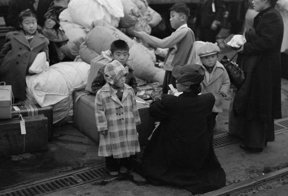 Фотография: Как этнических японцев загоняли в концлагеря в США после Перл-Харбора №18 - BigPicture.ru