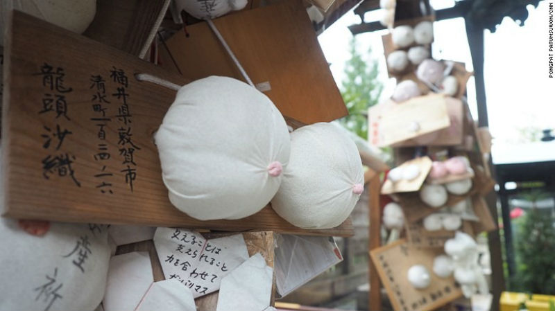 Фотография: В Японии есть храм, посвященный женской груди, и это прекрасно №1 - BigPicture.ru