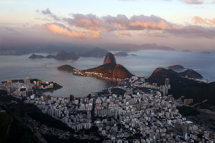 Вид на гору Сахарная голова и Рио-де-Жанейро, Бразилия