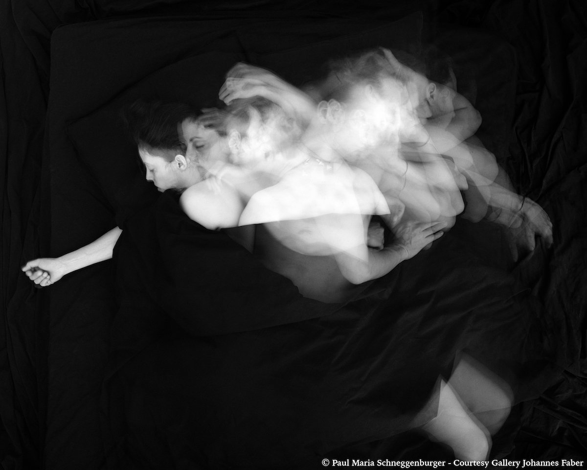 Фотография: Фотопроект: как мы двигаемся, когда спим вдвоем №28 - BigPicture.ru
