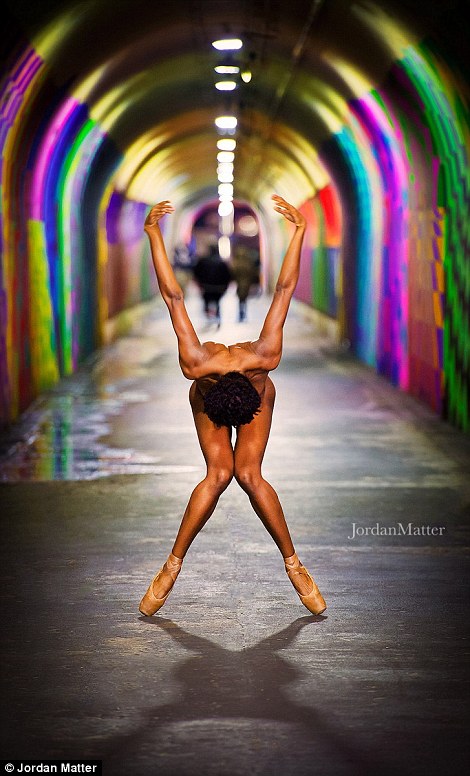 Фотография: Ню в большом городе: танцоры и балерины разделись для уникального фотопроекта №4 - BigPicture.ru