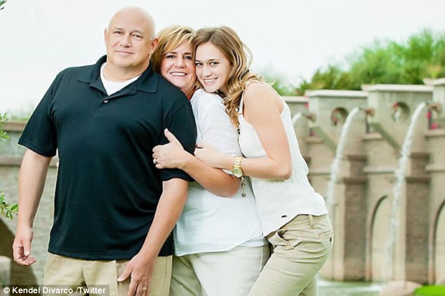 Фотография: Это гены: остроумный папаша спародировал гламурную фотосессию своей дочери №9 - BigPicture.ru