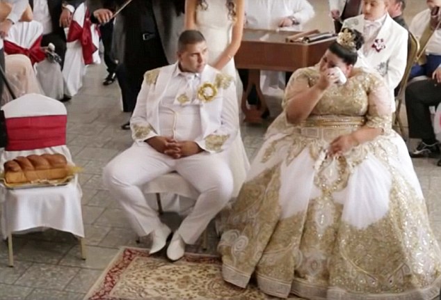 Фотография: Дорого-богато: цыганская свадьба с платьем за 175 тысяч долларов и дождем из денег №6 - BigPicture.ru